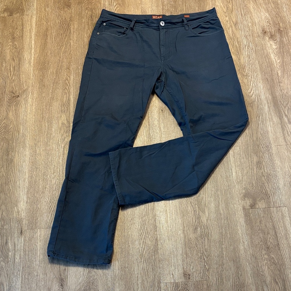 Red Ale by Alesbury Straight Fit Pant. Size 36/32.